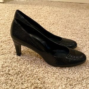 Vaneli snakeskin pumps